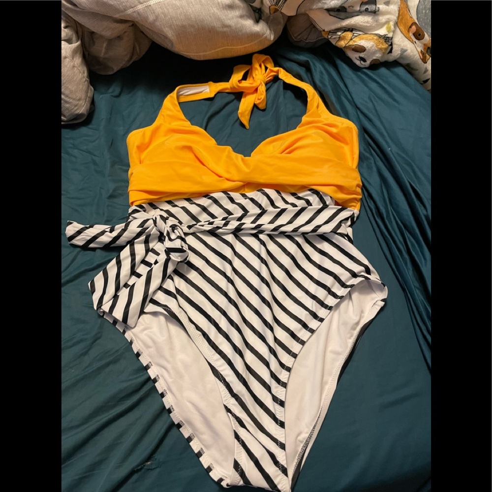 Cupshe v neck one piece